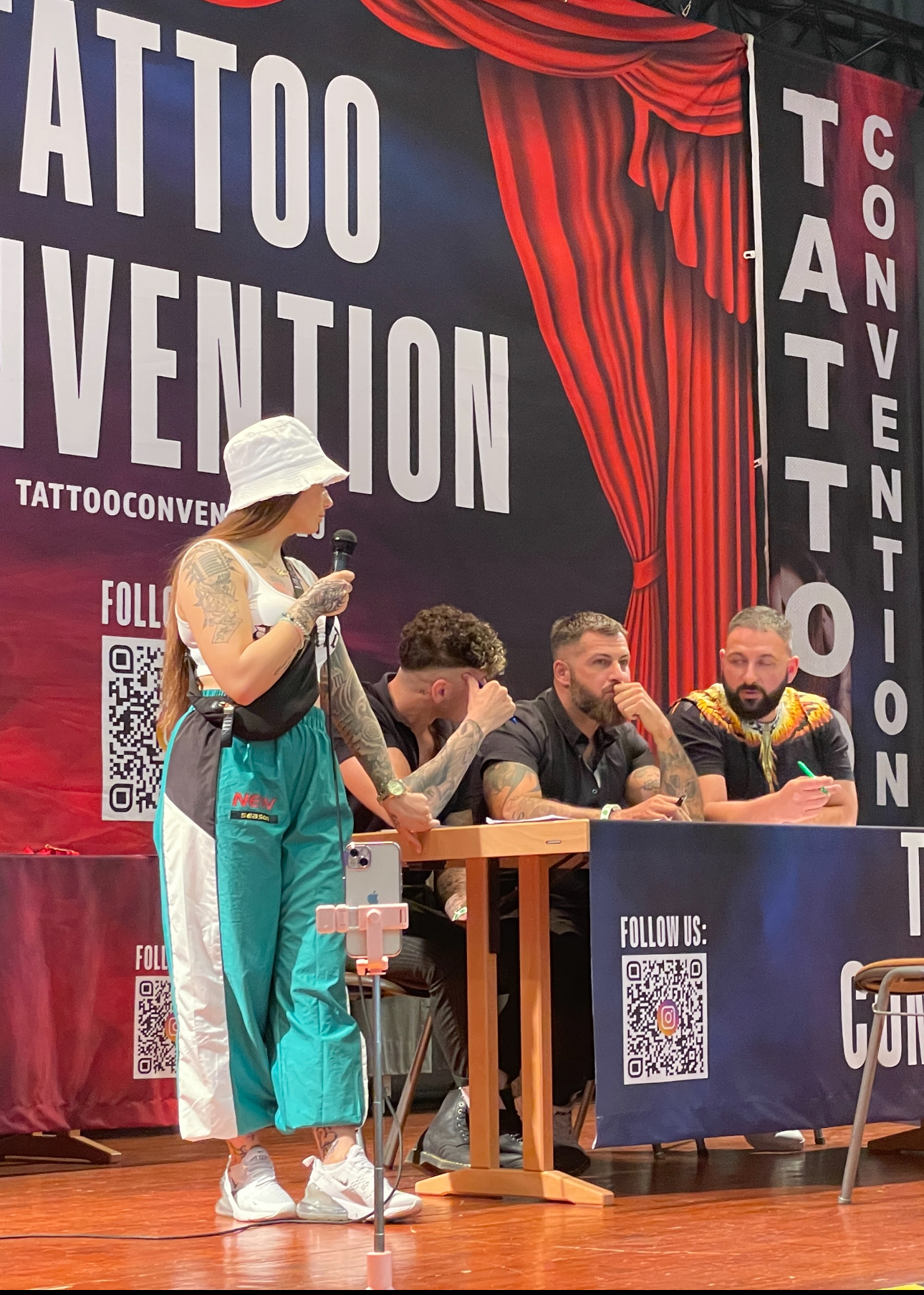 Tom Irschina als Jurymitglied auf Tattoo-Convention