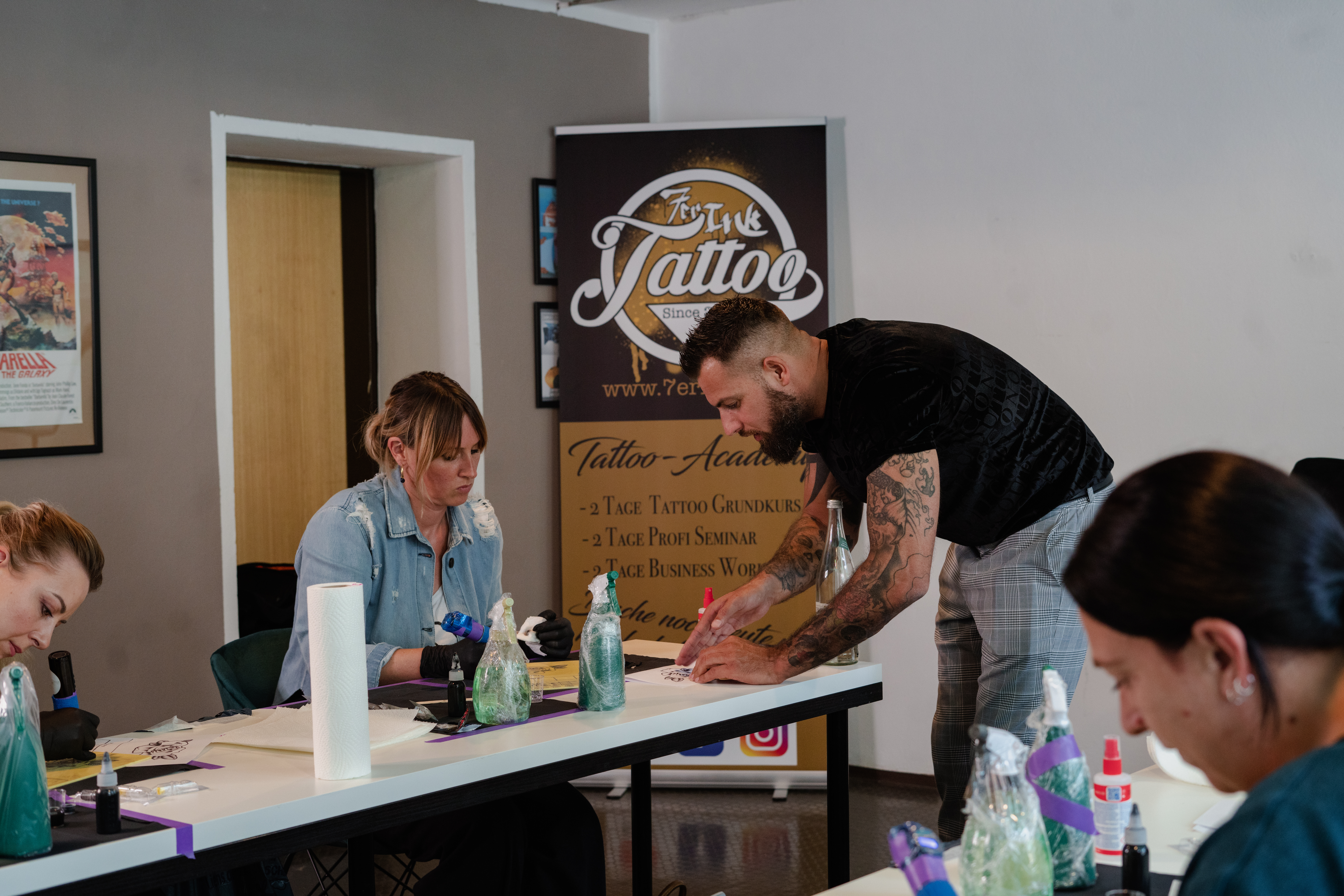 Tom beim wöchentlichen Live Call – 7er Ink Academy