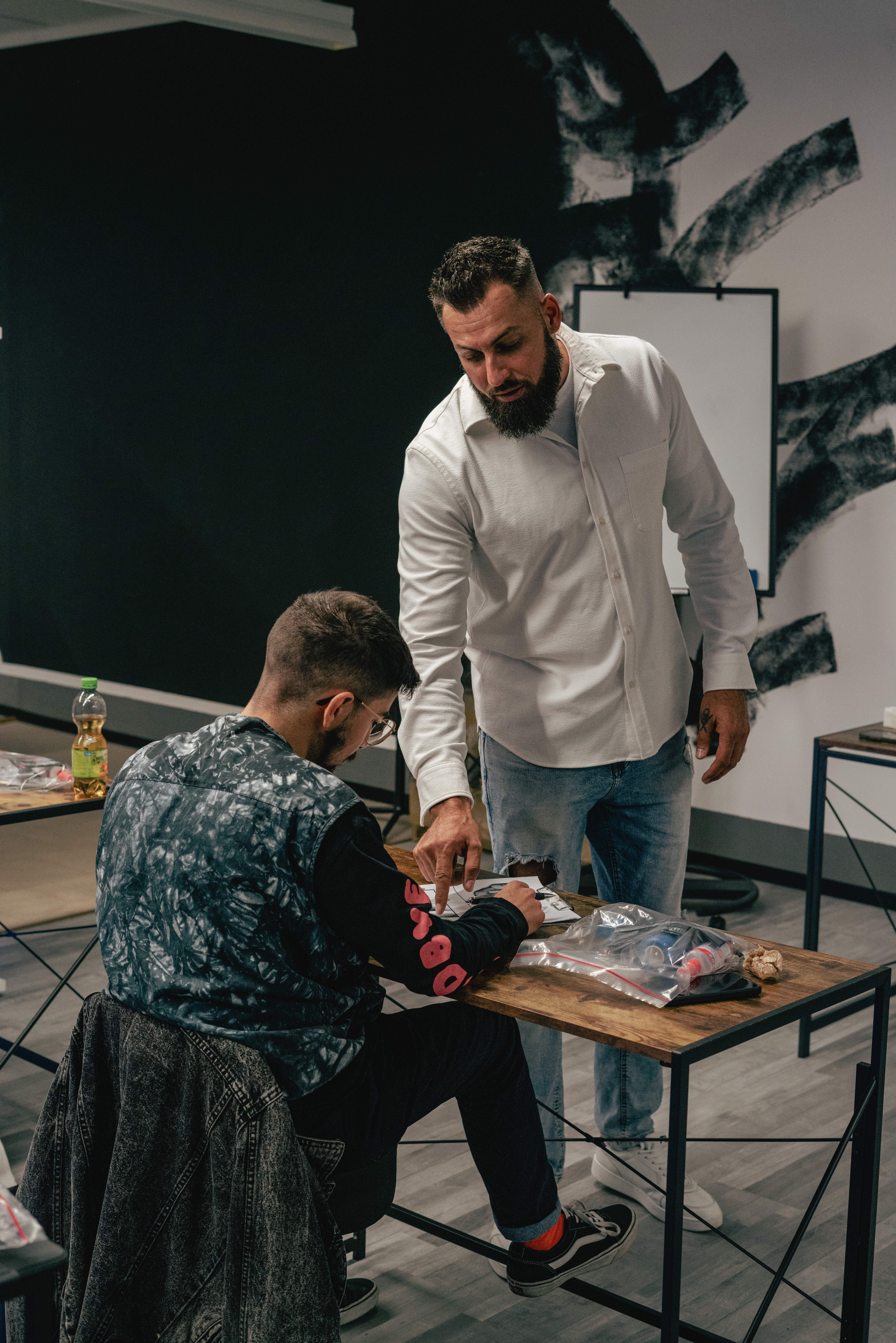 Tom Irschina erklärt Technik im Seminar