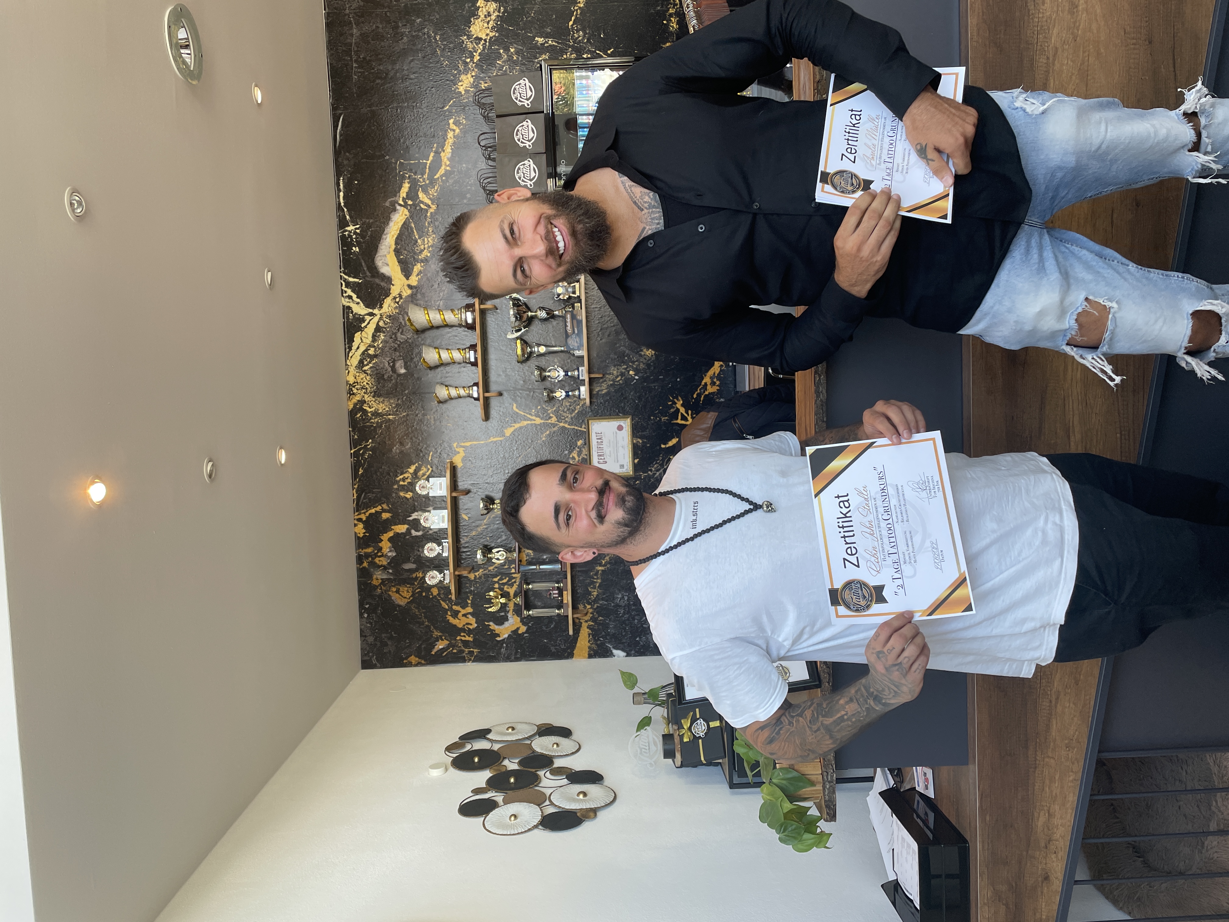 Zertifikatsübergabe an Teilnehmer